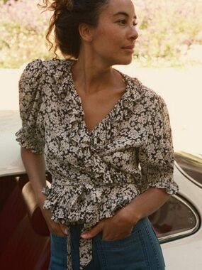 DÔEN Viola Ruffled Floral Top in Queen Anne's Lace - Medium